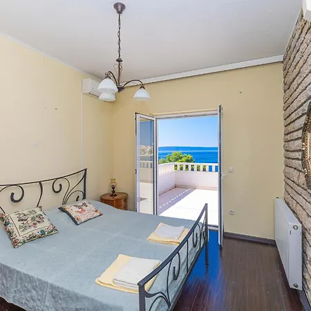 Holiday home Beautiful In Okrug Gornji Trogir