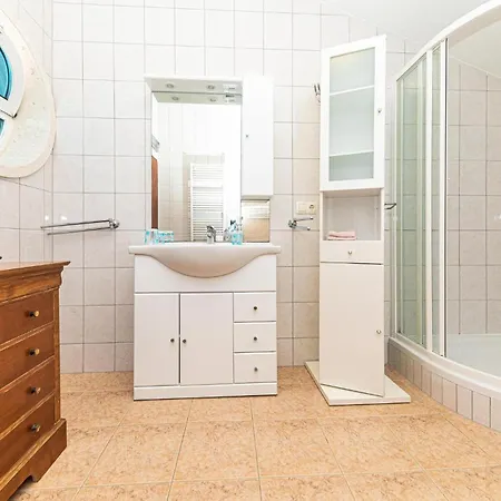 Holiday home Beautiful In Okrug Gornji *